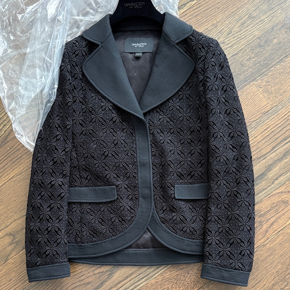 GIAMBATTISTA VALLI
Floral Embroidered Lace Blazer